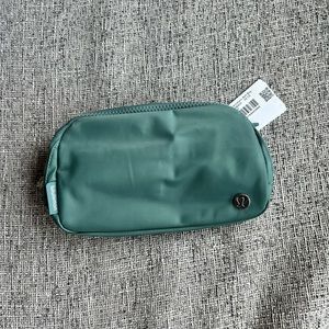 *SOLD* NWT Everywhere Belt Bag - Tidewater Teal